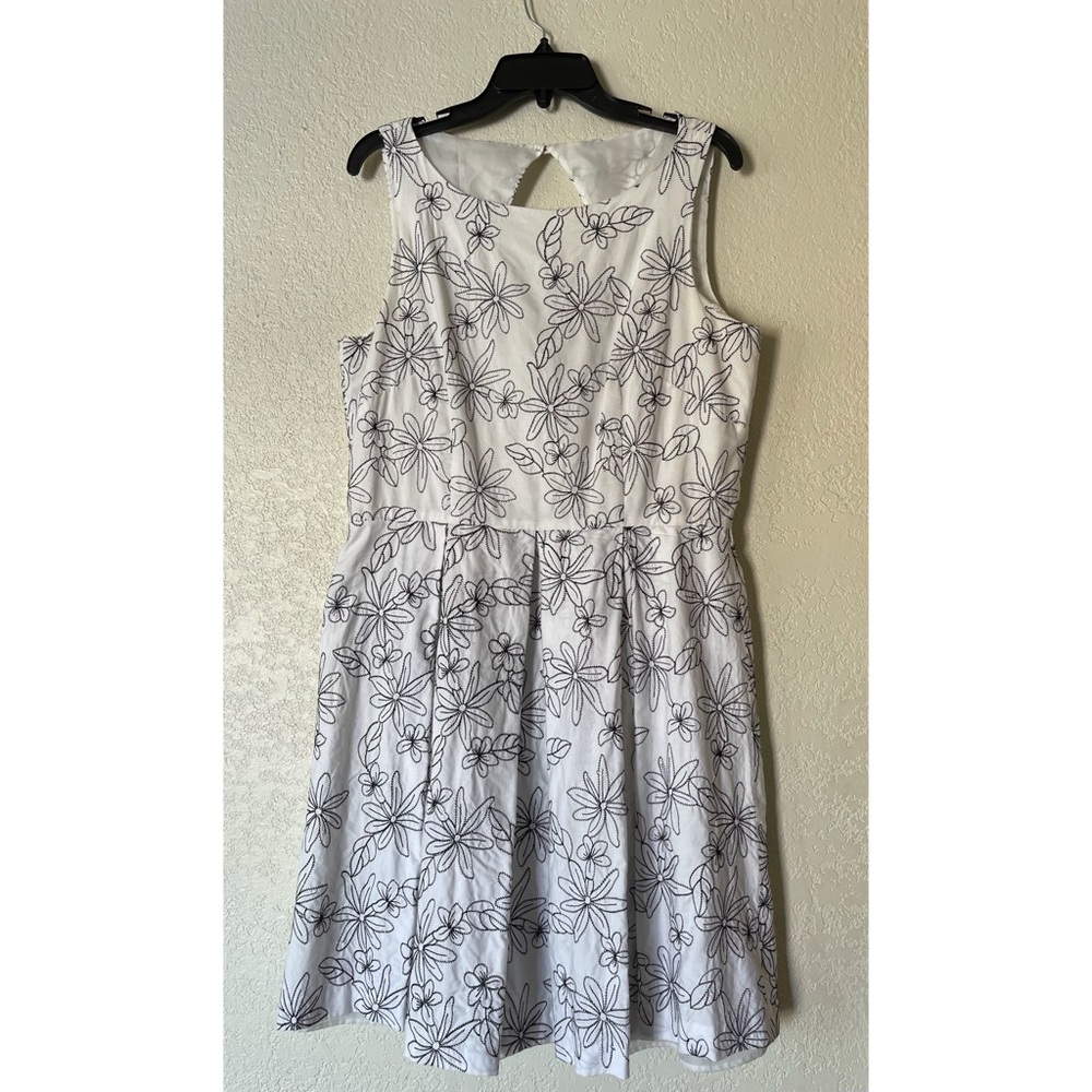 Danny & Nicole Black and white dress, size 14